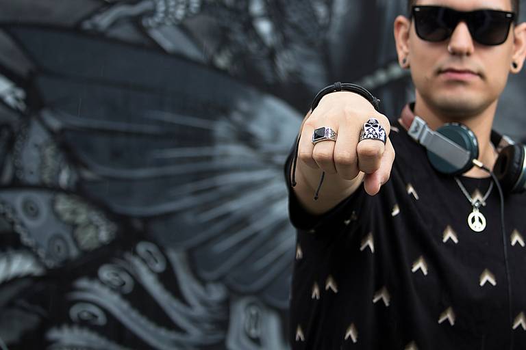 fotografo marco aurelio em sao paulo, criativo, borboletas, jardim, fotografo em sao paulo, fotografo de ensaio, fotografo de moda, asas, beco do batman, 