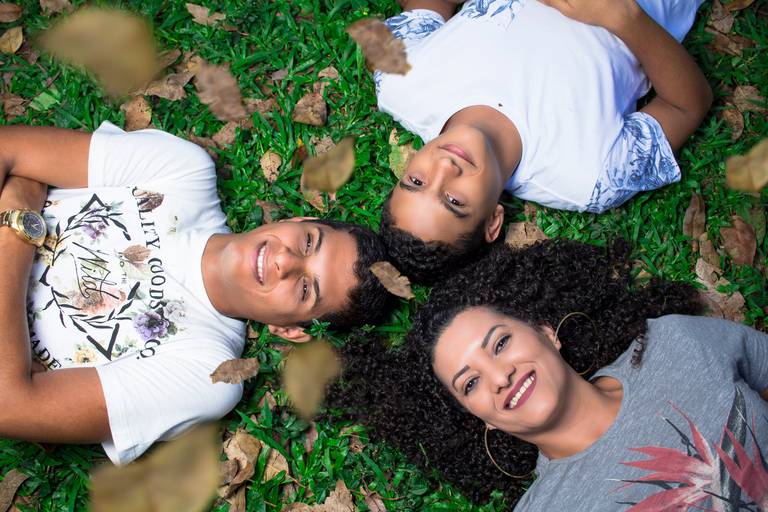 fotografo de familia,fotografo marco aurelio em sao paulo, criativo, borboletas, jardim, fotografo em sao paulo, fotografo de ensaio, fotografo de moda, mae, filhos, folhas