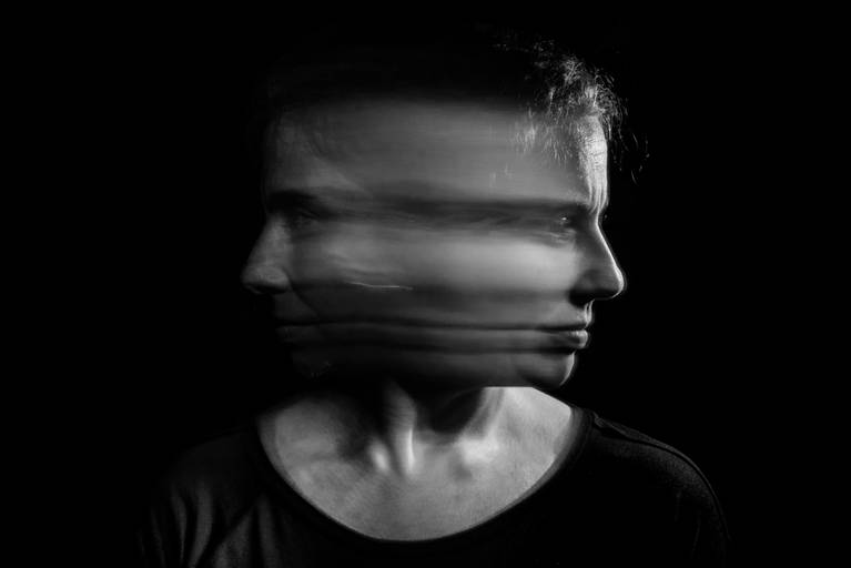 retrato blanco y negro con movimiento