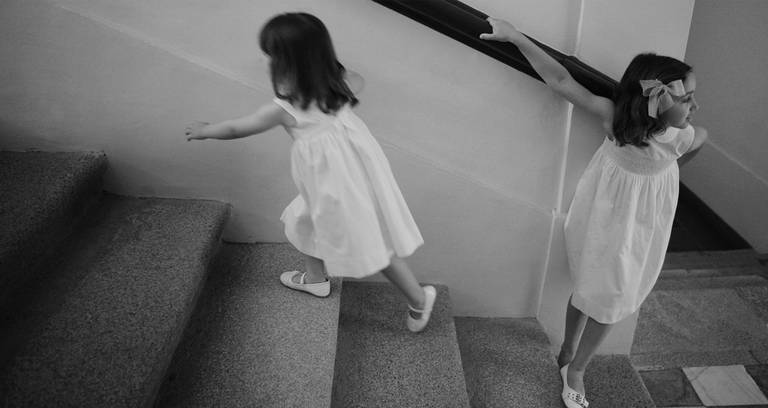 meninas das alianças a brincar