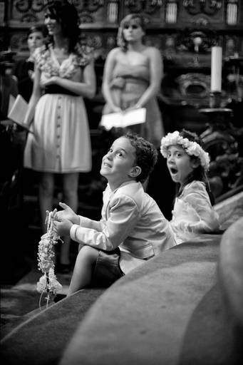 meninos das alianças na igreja