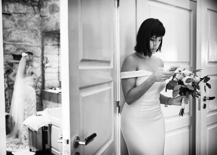 fotografia descontraída da dama de honor