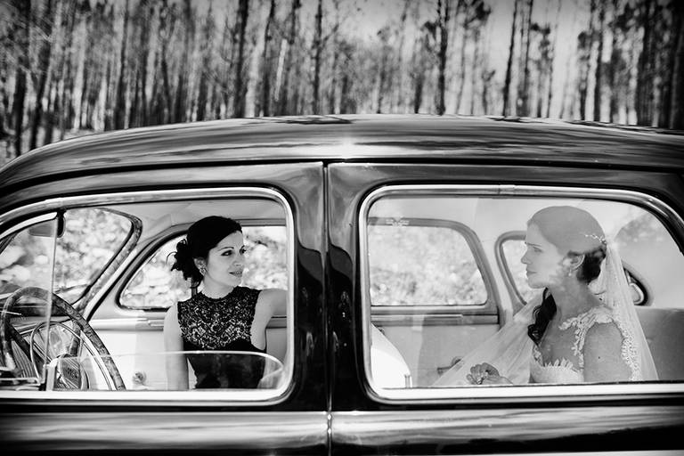 fotografia da noiva com a madrinha