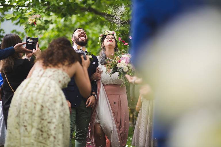 momento divertido dos noivos