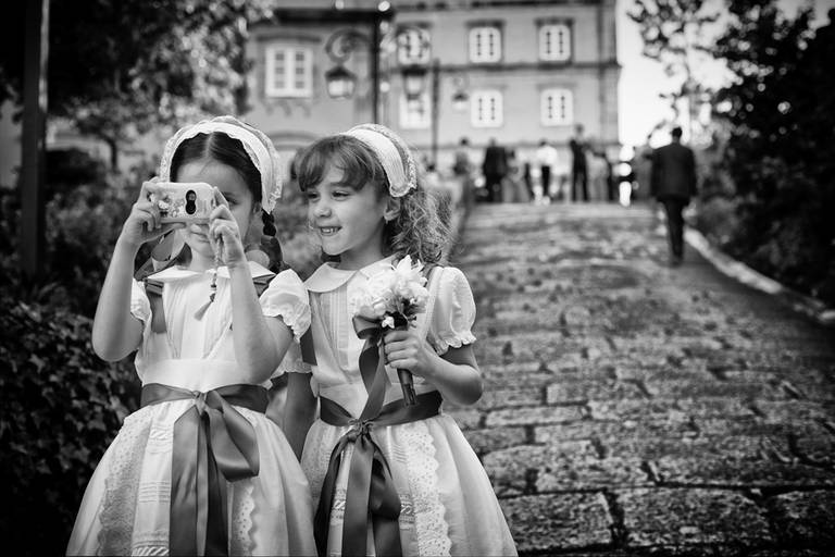 fotografia das meninas das alianças
