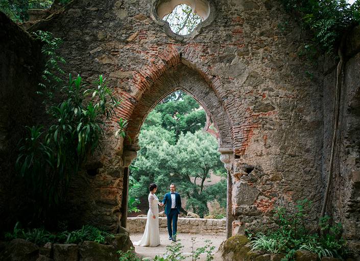 fotografia dos noivos no Palácio de Monserrat em Sintra