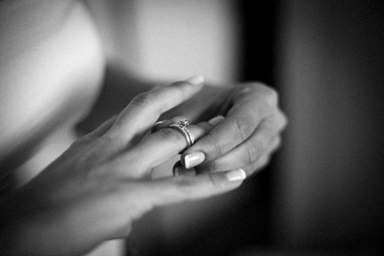 detalhe das jóias da noiva