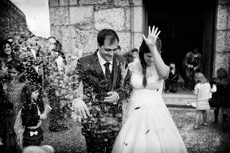 fotografia da saída da igreja