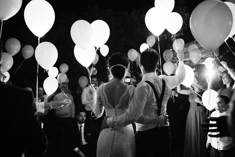 corte do bolo com balões