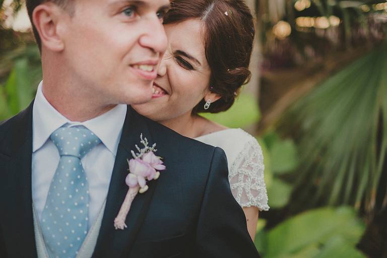 sessão dos noivos no jardim