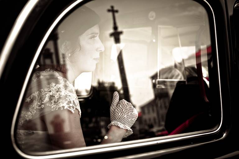 noiva a caminho da igreja