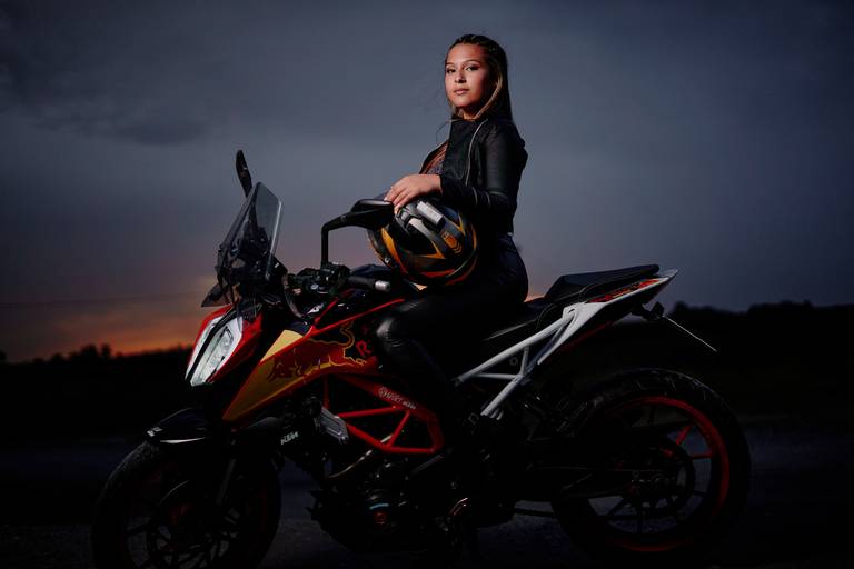 cuart dnxfotografia cumpleaños de 15 vestido de 15 sesion en moto para cumpleaños de 15 zona campestre atardecer