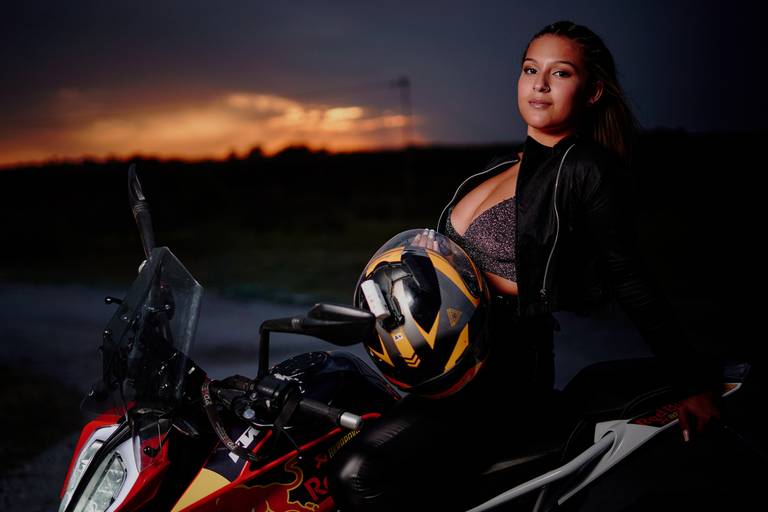 cuart dnxfotografia cumpleaños de 15 vestido de 15 sesion en moto para cumpleaños de 15 zona campestre atardecer