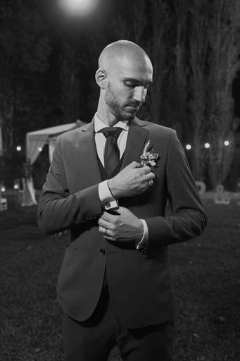 Foto de novio en balnco y negro fotografo Daniel Cuart dnxfotografia