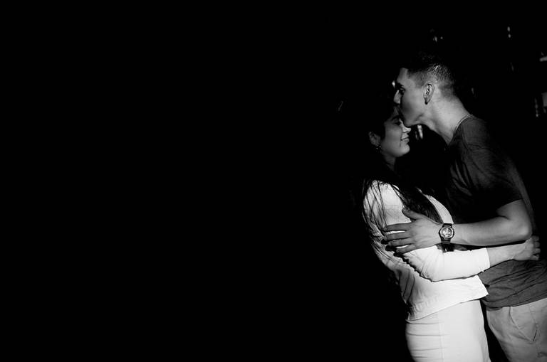 Fotografía de novios en blanco y negro fotografo Daniel Cuart 
