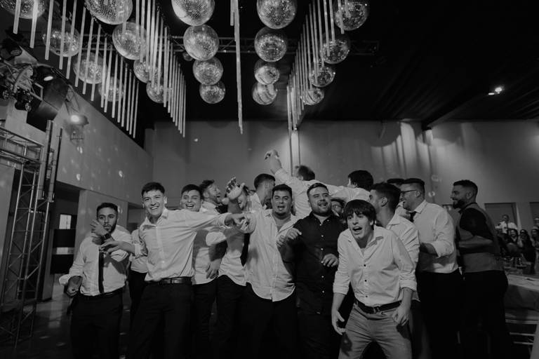 fotografia de fiesta de boda en blanco y negro salon arengo funes santa fe  fotografo Daniel Cuart Santiago trejo dnxfotografia