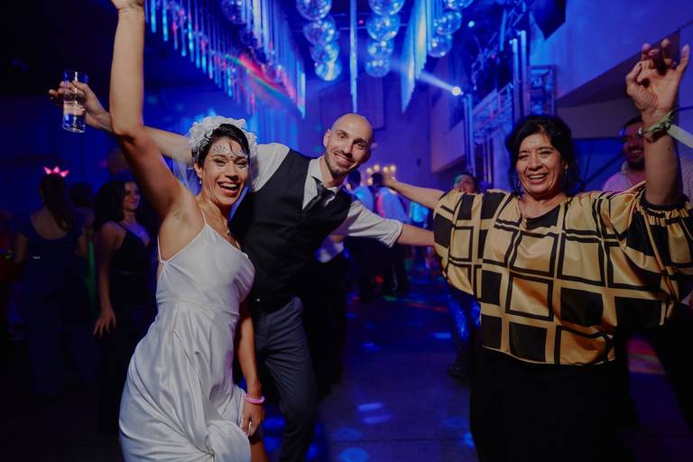 fotografia de fiesta de boda en salon arengo funes santa fe  fotografo Daniel Cuart Santiago trejo dnxfotografia