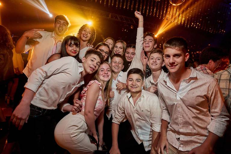 foto grupal en boliche fotografo de 15 rosario