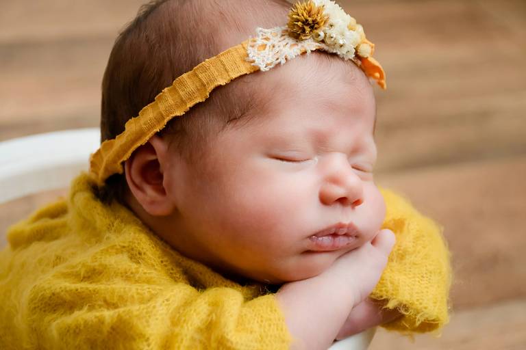 cesto branco com mostarda