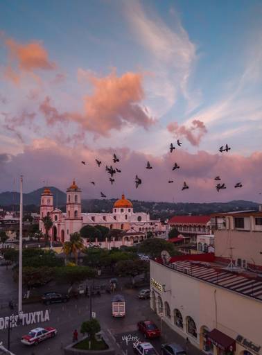 TOCANDO NUBES CON ALAS AJENAS
<<Puedo ser una extensión y volverme parte de un todo>>.