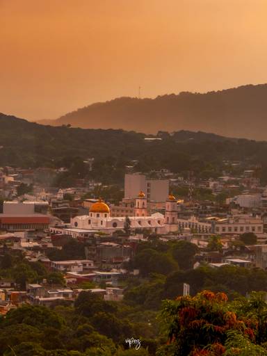 ESCAPISMO
Quería escapar de mí, pero ella me salvó...