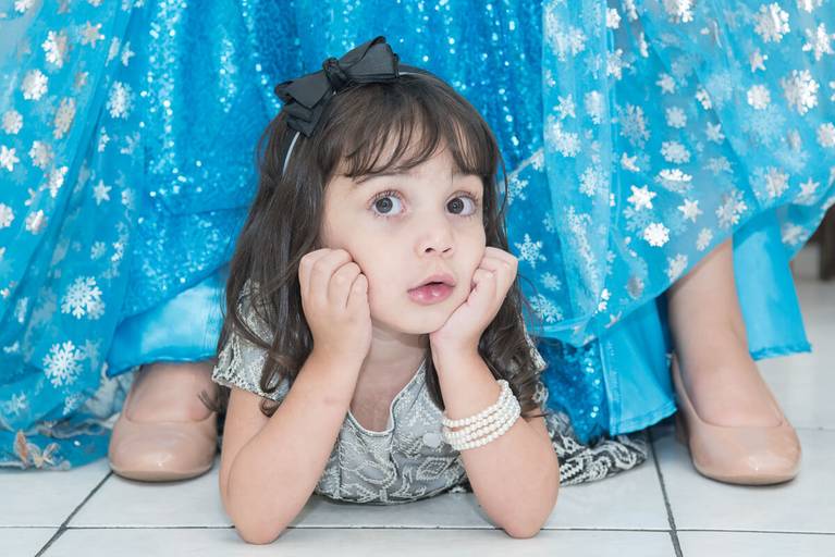 Milena durante o seu sonho de criança com a princesa Elza, da Frozen, pela fotógrafa Fabiana Bomfim.