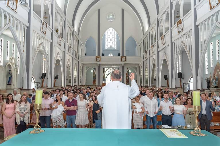Batizado da Manuela, filha da Deisi e Adilson Warken, na Paróquia Nossa Senhora da Consolação e Correia, em Belo Horizonte, pela fotógrafa Fabiana Bomfim