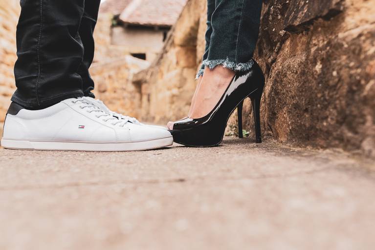 Alice e Steffen durante o ensaio de pre wedding nas ruínas do castelo Hohenrechberg, na cidade de Schwäbisch Gmünd, na 