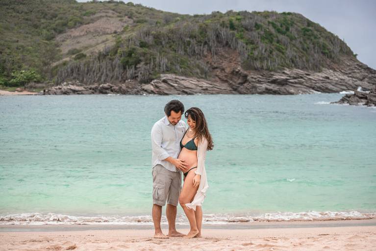 Ensaio do casal Silvinha e Luís à Silvinha e seu Benício na Praia da Ferradurinha, Búzios, pela fotógrafa Fabiana Bomfim.