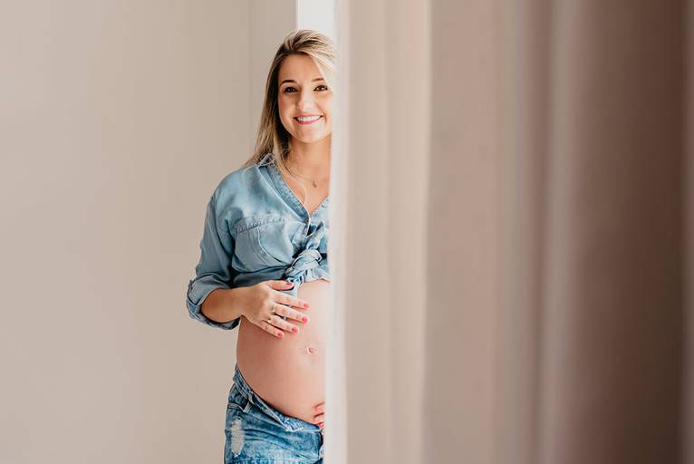 Ensaio de gestante da Deisi e Adilson Warken, à espera da Manuela, realizado em Belo Horizonte, pela fotógrafa Fabiana Bomfim. 