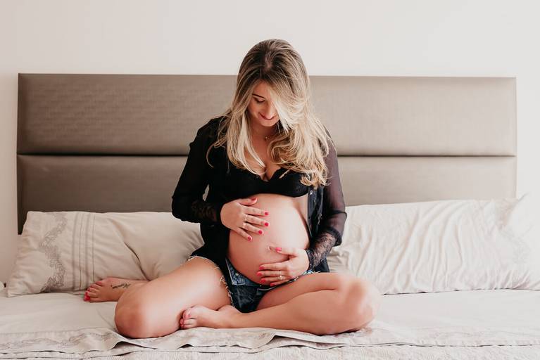 Ensaio de gestante da Deisi e Adilson Warken, à espera da Manuela, realizado em Belo Horizonte, pela fotógrafa Fabiana Bomfim. 