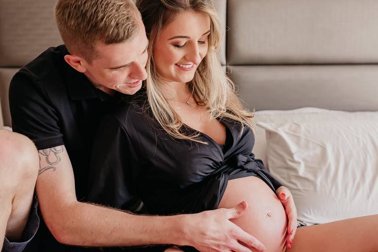 Ensaio de gestante da Deisi e Adilson Warken, à espera da Manuela, realizado em Belo Horizonte, pela fotógrafa Fabiana Bomfim. 