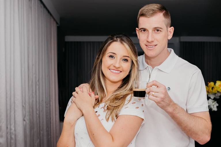 Ensaio de gestante da Deisi e Adilson Warken, à espera da Manuela, realizado em Belo Horizonte, pela fotógrafa Fabiana Bomfim. 