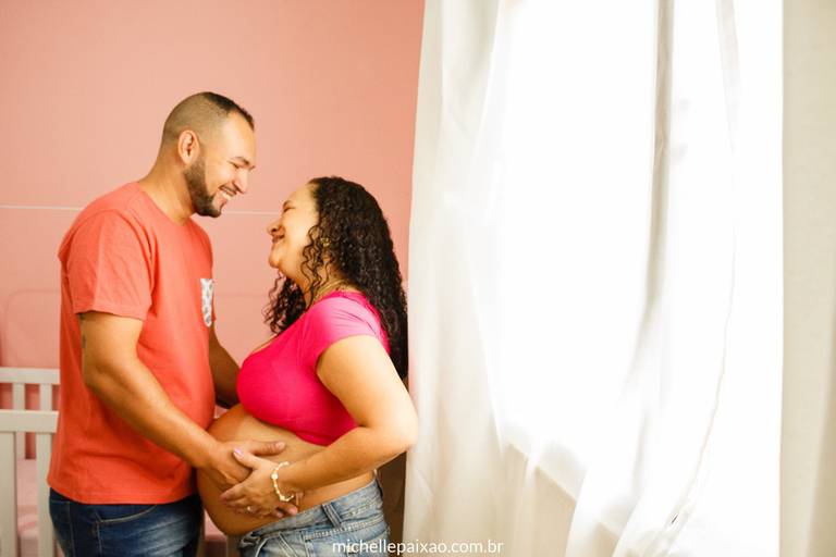 ensaio gestante em casa no quarto no bebê foto lifestyle rio de janeiro