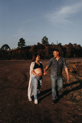 gestante pôr do sol