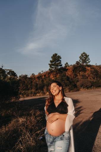 gestante pôr do sol