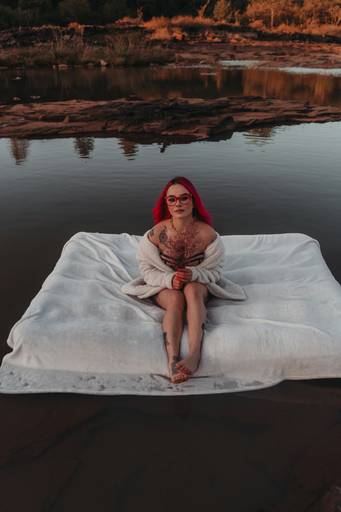 Ensaio feminino intimista na  no colchão