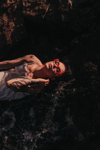 Ensaio feminino intimista na água