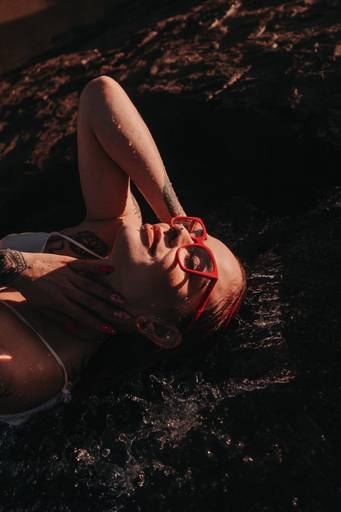 Ensaio feminino intimista na água