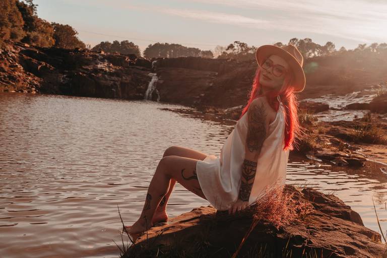 Ensaio feminino intimista na água