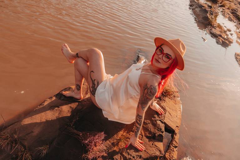 Ensaio feminino intimista na água