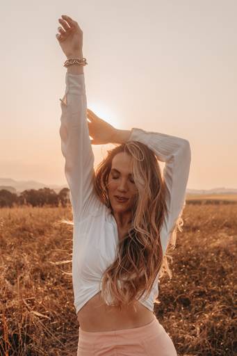 ensaio no por do sol feminino