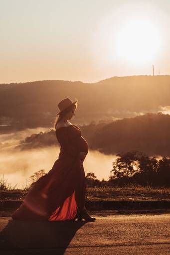 ensaio gestante no nascer do sol