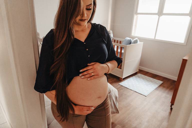 Ensaio de gestnate feito em casa