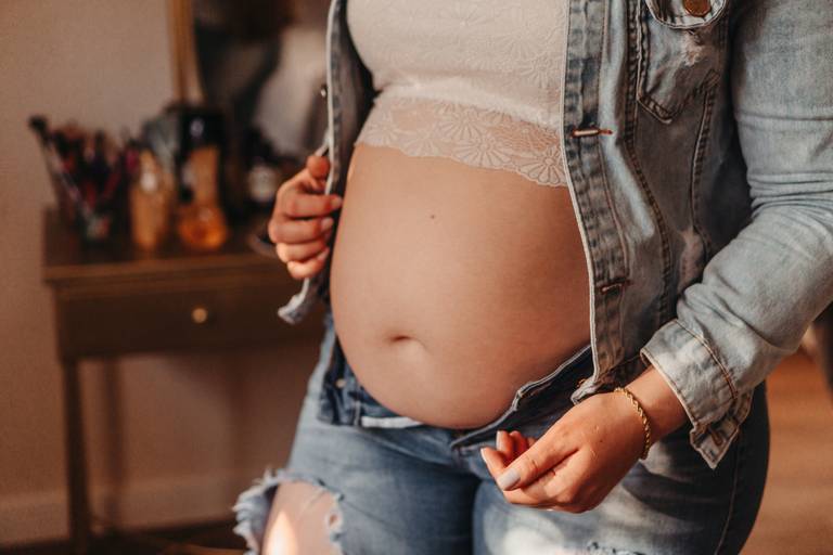 Ensaio de gestnate feito em casa