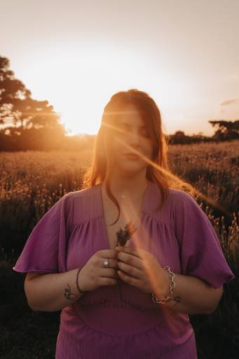 campo de lavanda: ensaio feminino