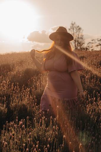 Ensaio feminino na lavanda