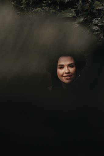 ensaio casual feminino em uma cabana