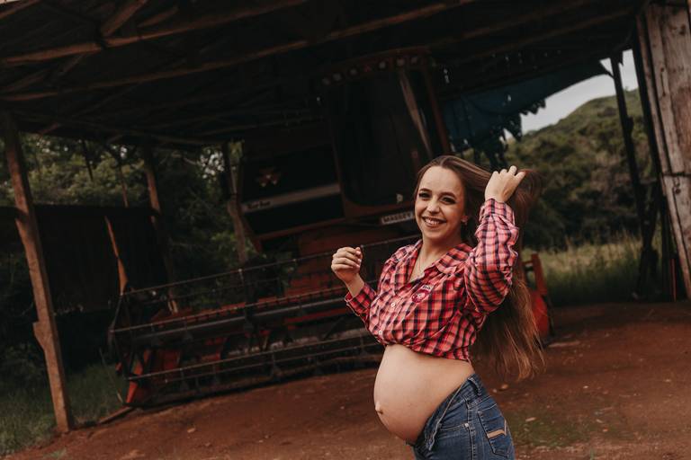 ensaio de gestante na fazenda
