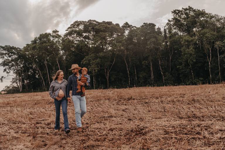 ensaio de gestante na fazenda